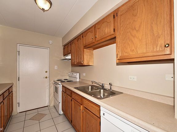 4th image of 4754 W 101st St APT 4A