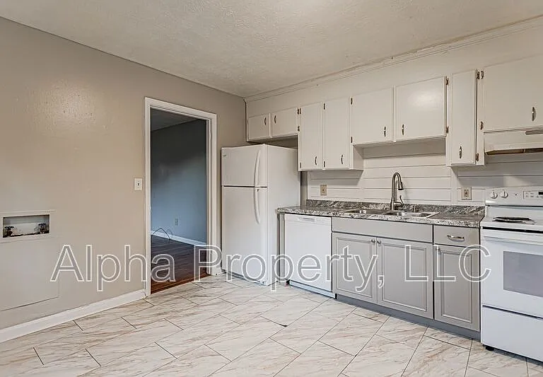 225 Berea Forest Cir #B — Photo 6
