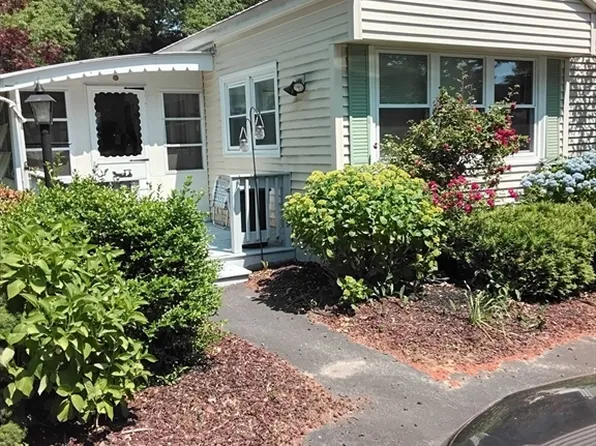 32 Sycamore Dr, Halifax, MA 02338