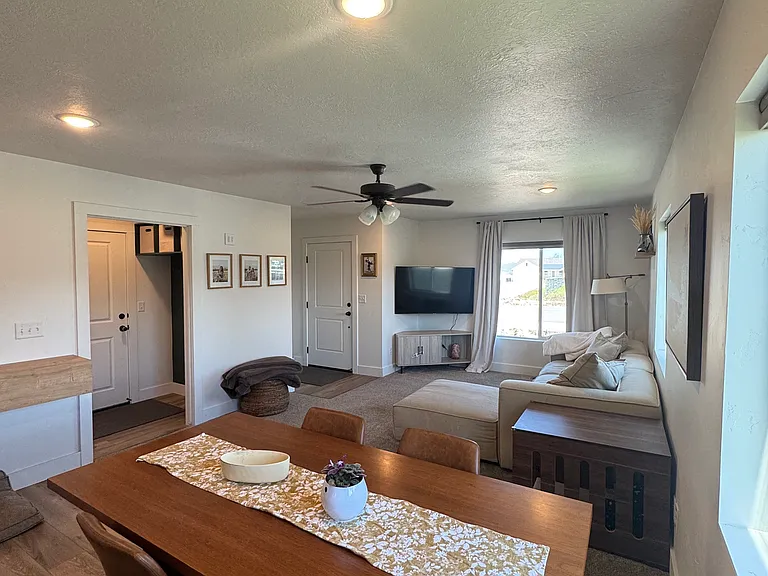 61 W Frontier Ln — Photo 1
