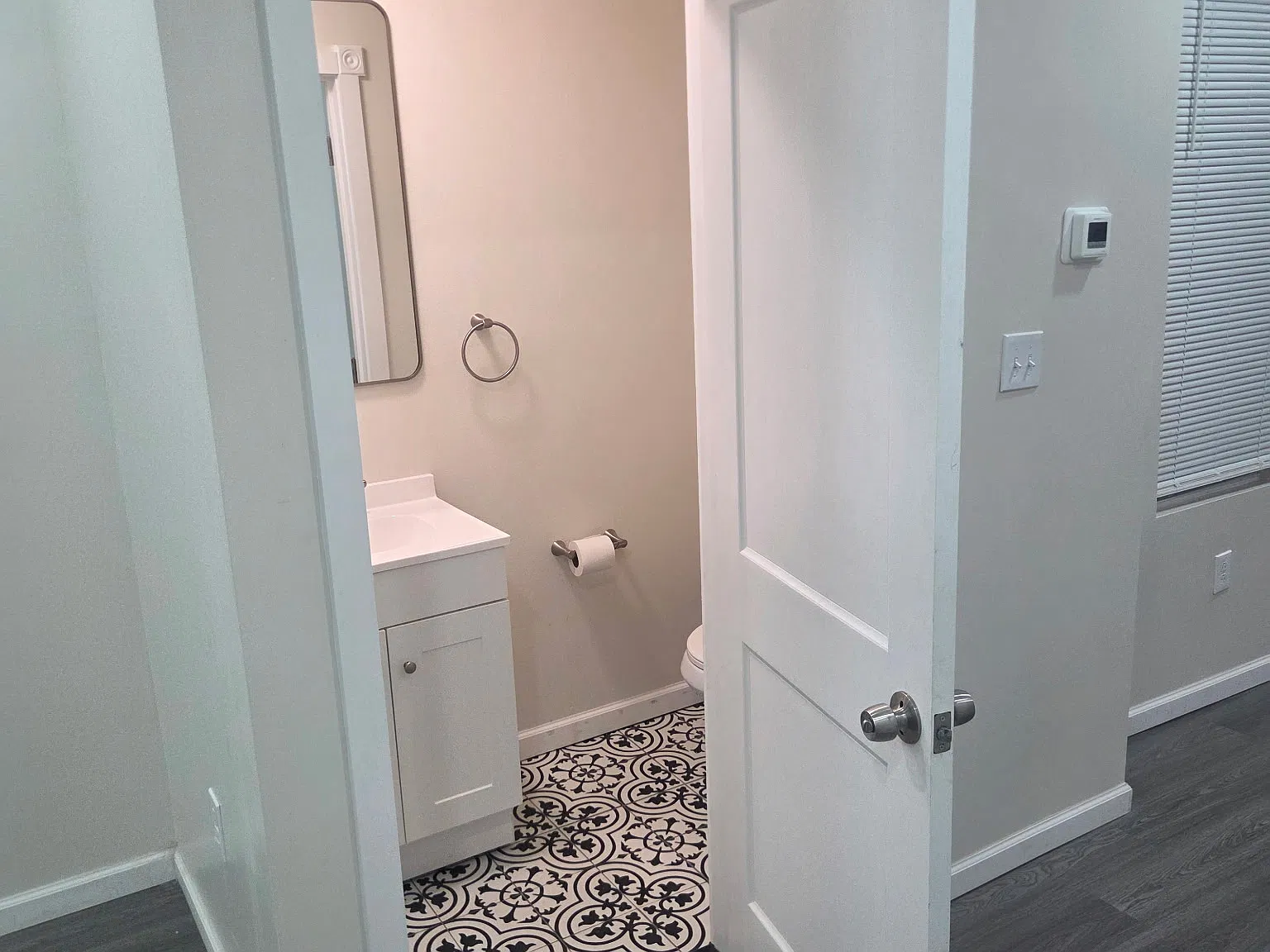 3 bed, 2.5 bath, 1324 sqft, $2,000 — Photo 4