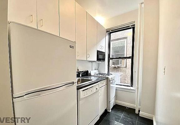4th image of 310 E 19th St APT 12