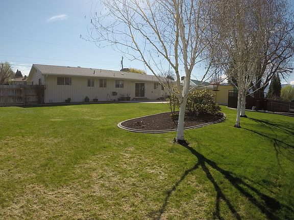 5th image of 788 N Keller Ave