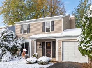 3S242 Twin Pines Dr, Warrenville, IL 60555