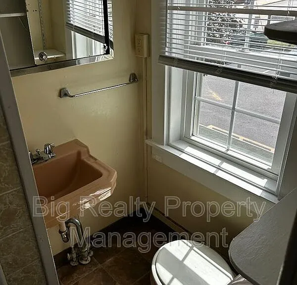 106 N Main St #B — Photo 8