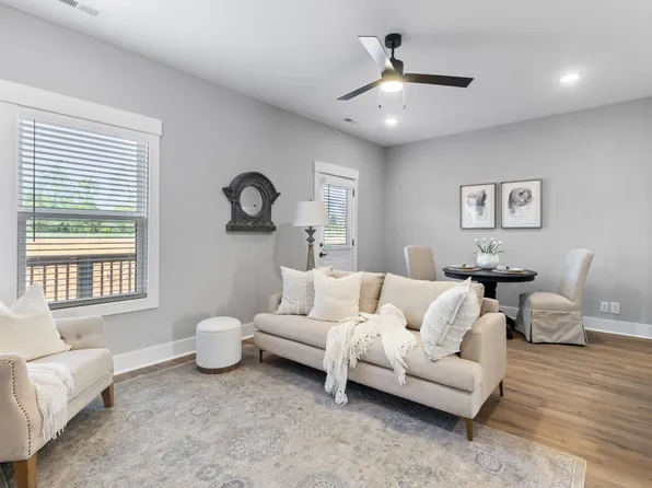 208 Jonathan Wade Pvt Cir, Clarksville, TN 37043