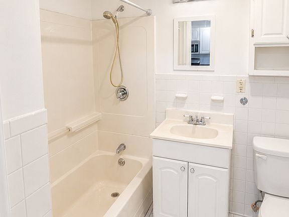 4th image of 77 Division St #2