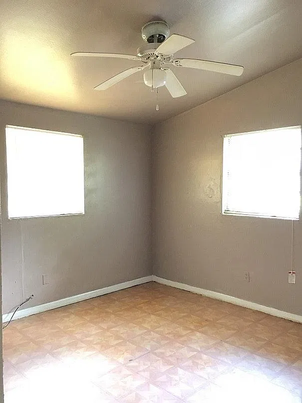 3 bed, 864 sqft, $950 — Photo 3