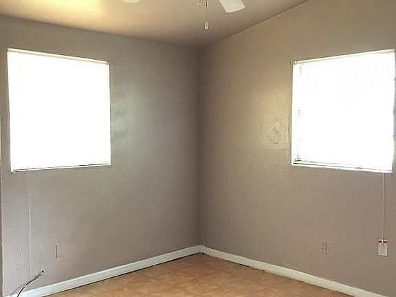 3rd image of 1309 Hutchinson Ave