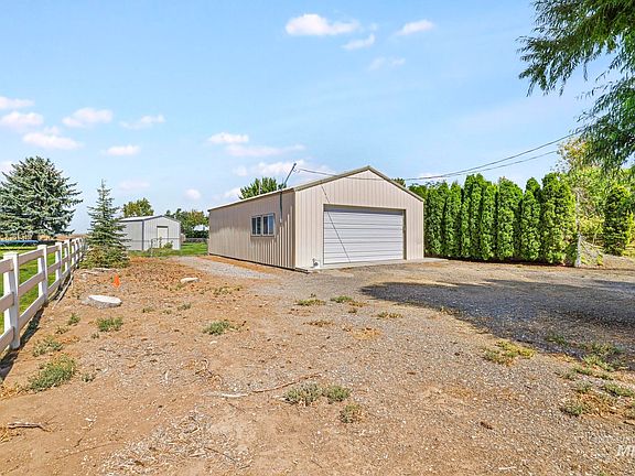 3rd image of 918 W Baseline Rd