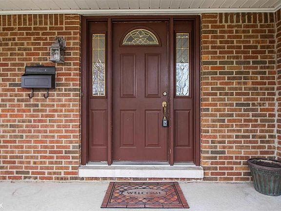 4th image of 40234 Lizabeth Dr