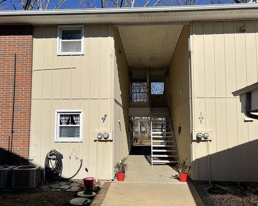 1st image of 48M Cambridge Ct