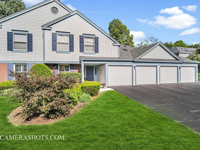 1671 Grosvenor Cir #B — Photo 1