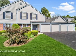 1671 Grosvenor Cir Unit B, Wheaton, IL 60189