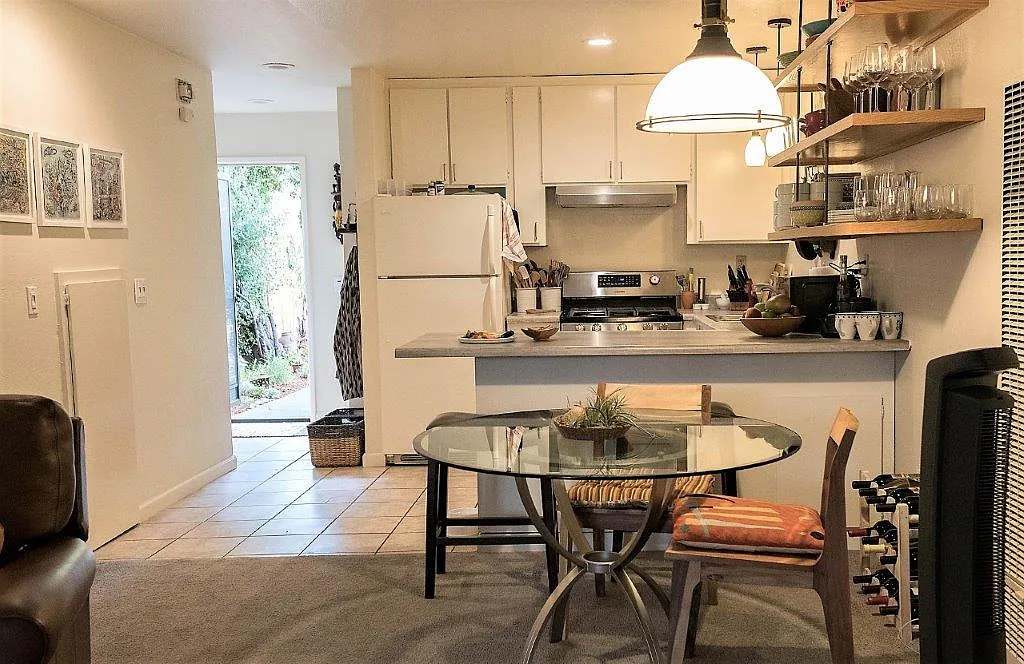 2 bed, 1.5 bath, 900 sqft, $2,600 — Photo 3