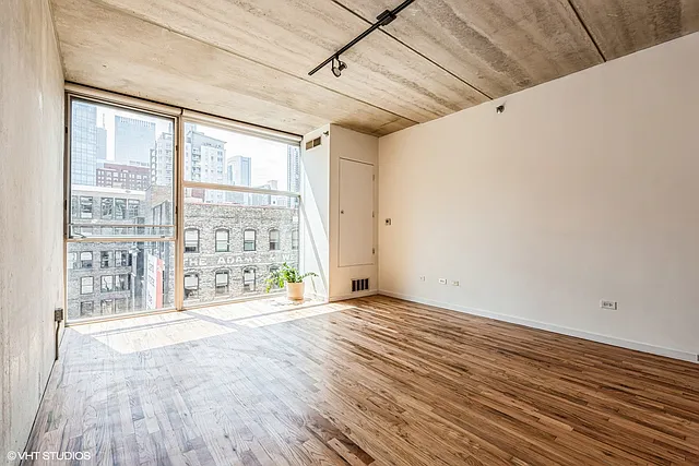 630 N Franklin St #702 — Photo 3