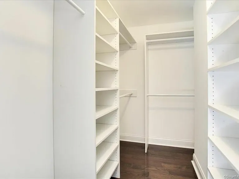 322 Castle Ave — Photo 15