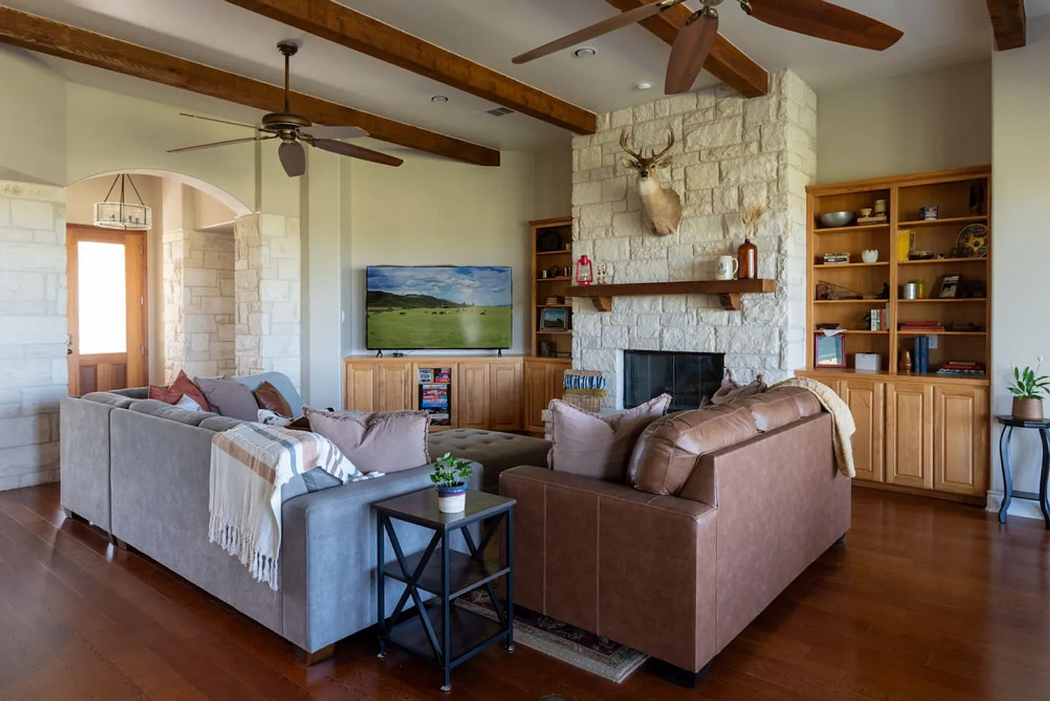 4 bed, 3.0 bath, 3390 sqft, $8,959 — Photo 2