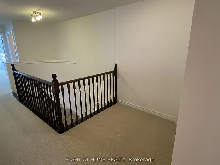 1119 Tischart Cres — Photo 22