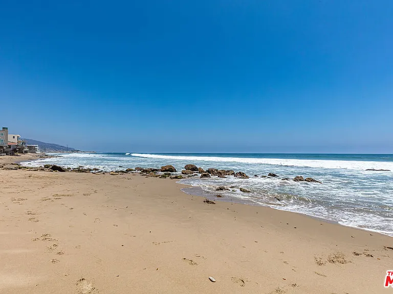 24314 Malibu Rd — Photo 3