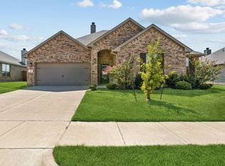 706 Buffalo Creek Dr, Cleburne, TX 76033