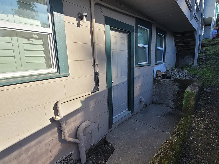 424 Bay St — Photo 15