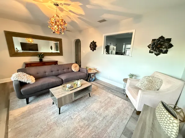 1543 W River Ln, Tampa, FL 33603