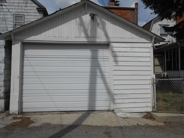 2nd image of 720 W Broadway St