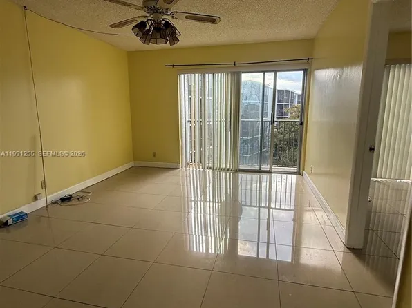 8740 N Sherman Cir APT 402, Hollywood, FL 33025