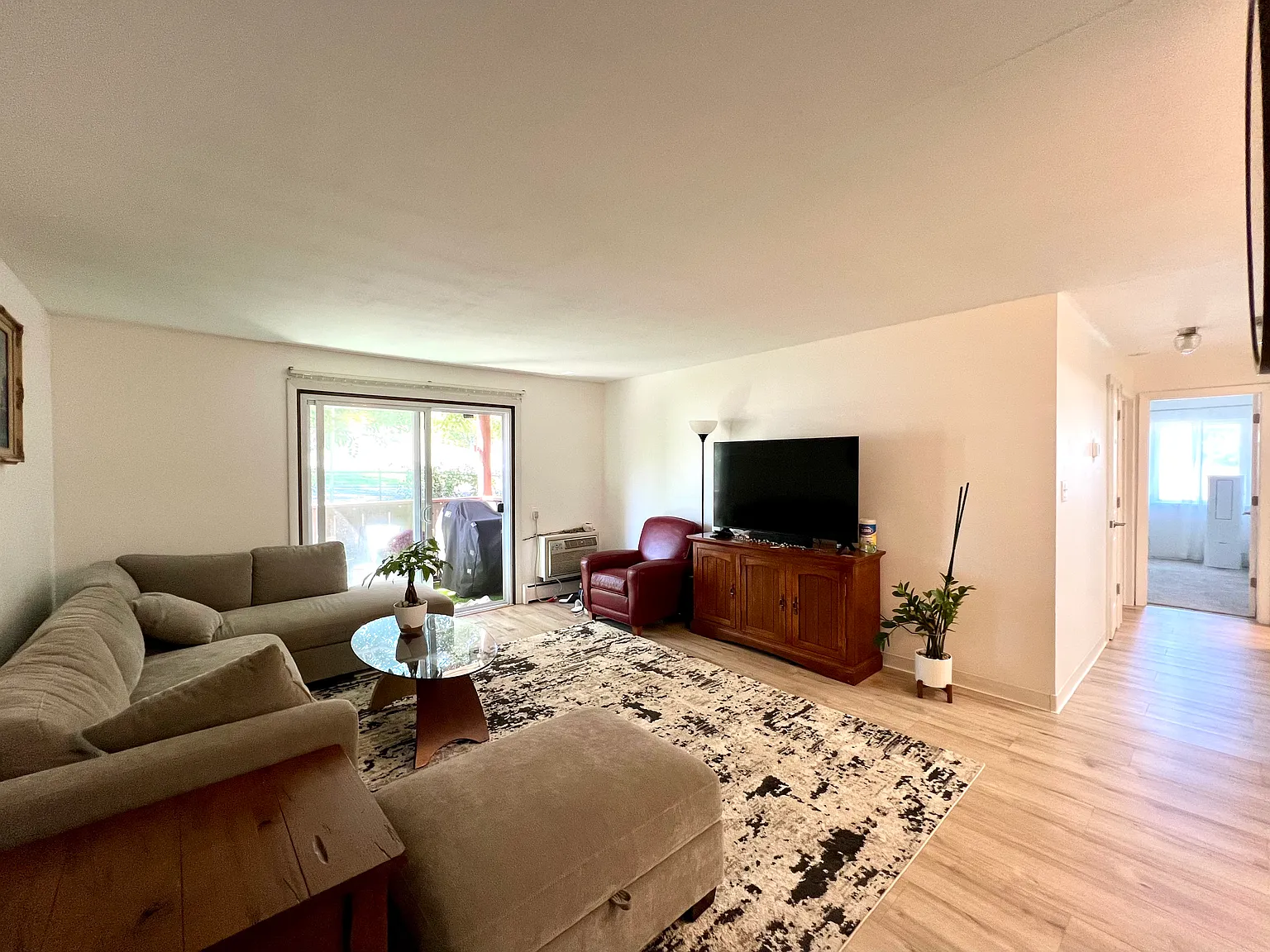 2 bed, 874 sqft, $2,000 — Photo 3