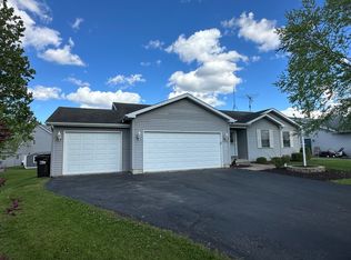 10216 Meadow Ln, Hebron, IL 60034