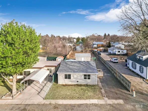 609 Adell Ave, Filer, ID 83328