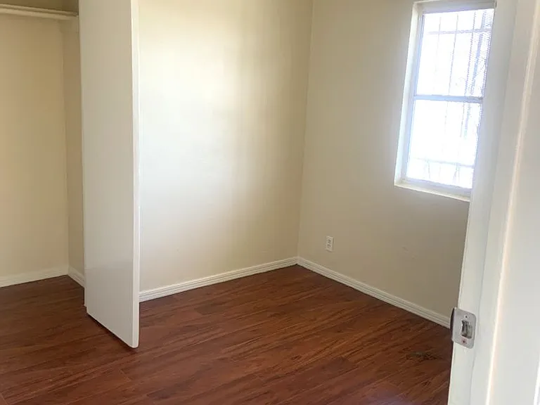 11418 S Main St — Photo 3