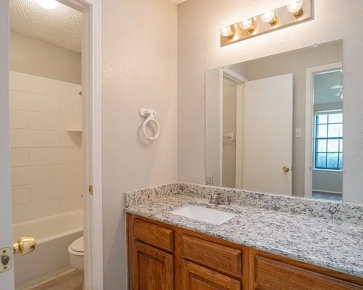 1731 Dynasty Cir — Photo 8