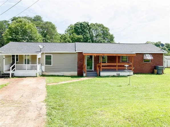 131 Ridge Rd, Wellford, SC 29385