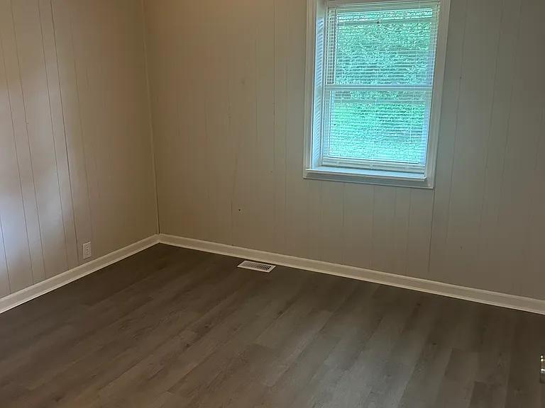 1610 Warren Cir — Photo 12