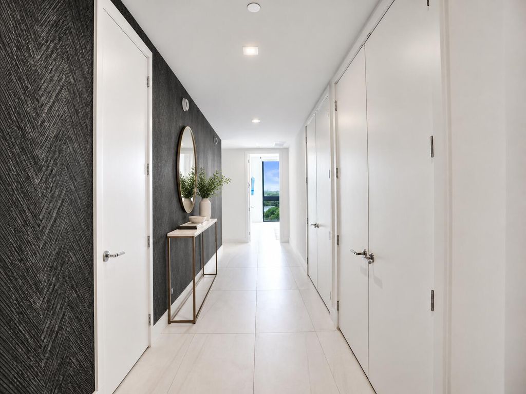 305 BRINY Avenue #401, photo 2