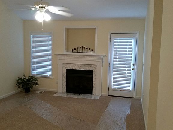 Family Rm-Vaulted Ceiling