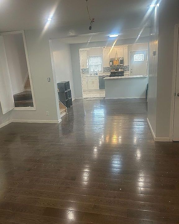 1st image of 121-28 194th St