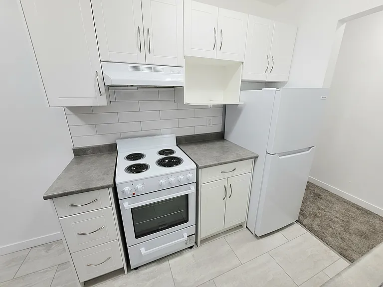 274 W 2nd St #207 — Photo 17
