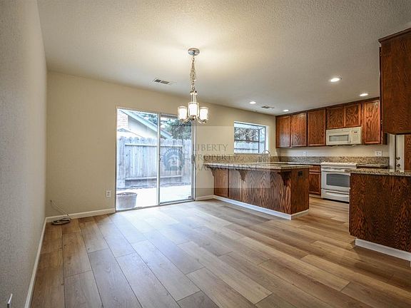 4th image of 3001 Harbor Dr