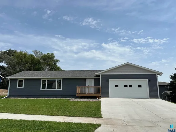 113 Ramm Hts, Madison, SD 57042