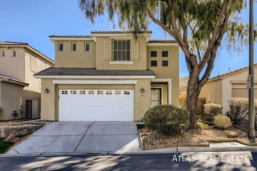 2 Weeks Free Rent If Moved In By 8/31/2026! Upgraded 3-Bedroom Home With Pool Near S. Valley View... — Photo 2