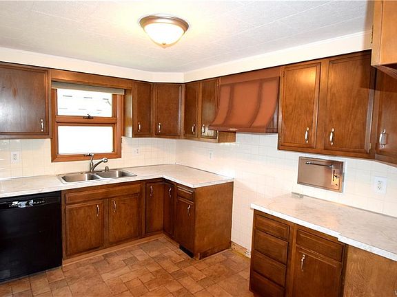 2nd image of 226 Cass Ave