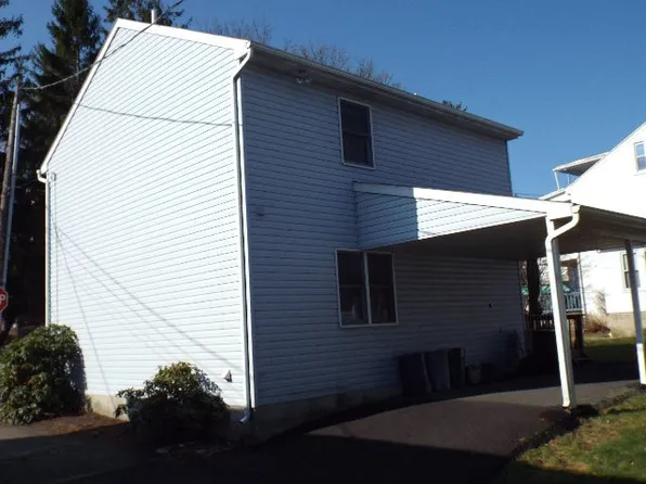 221 Washington St, Frackville, PA 17931