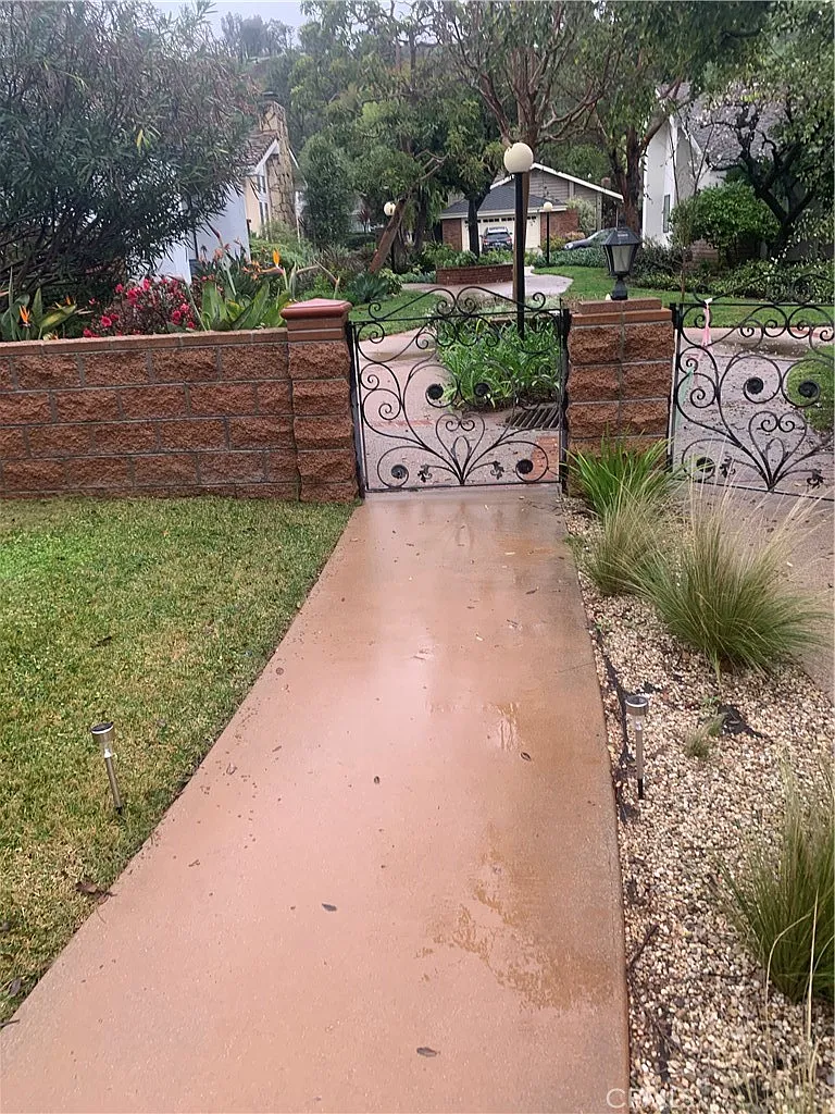 4 bed, 3098 sqft, $8,500 — Photo 2