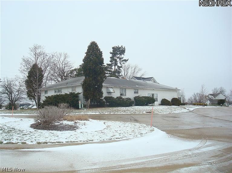 2nd image of 729 S Chillicothe Rd