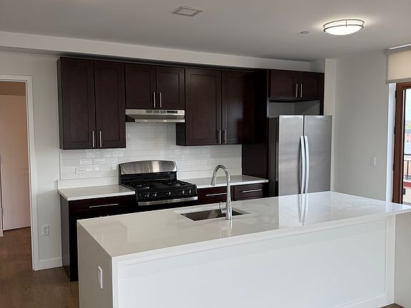 4th image of 224 Gramatan Ave #8E