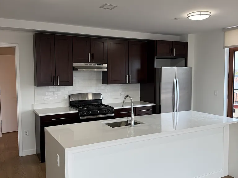 224 Gramatan Ave #8E — Photo 4