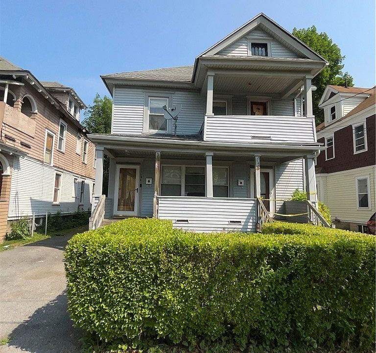 1st image of 162-164 Fernwood Ave
